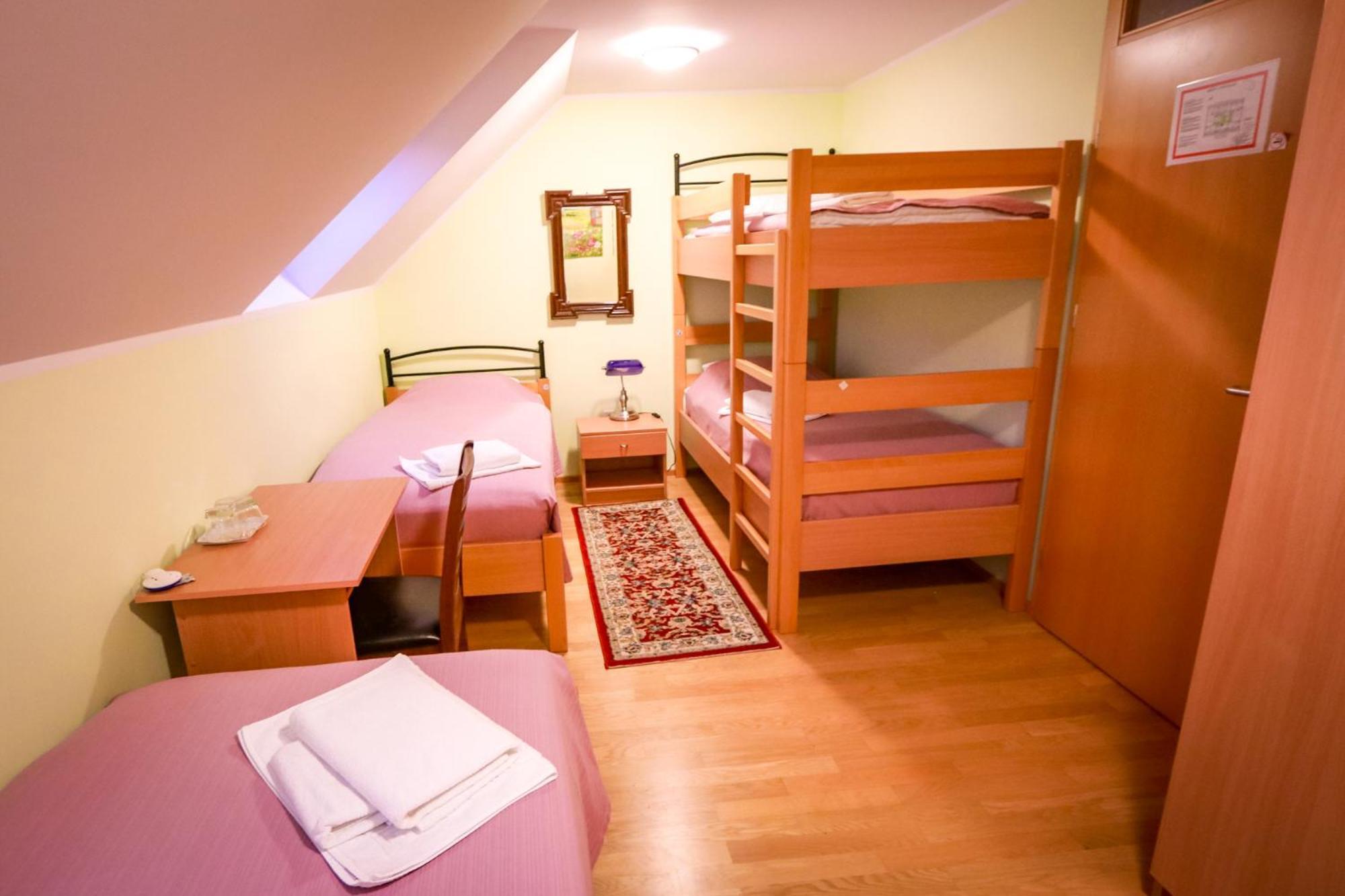 Hostel Strug Makole Екстериор снимка