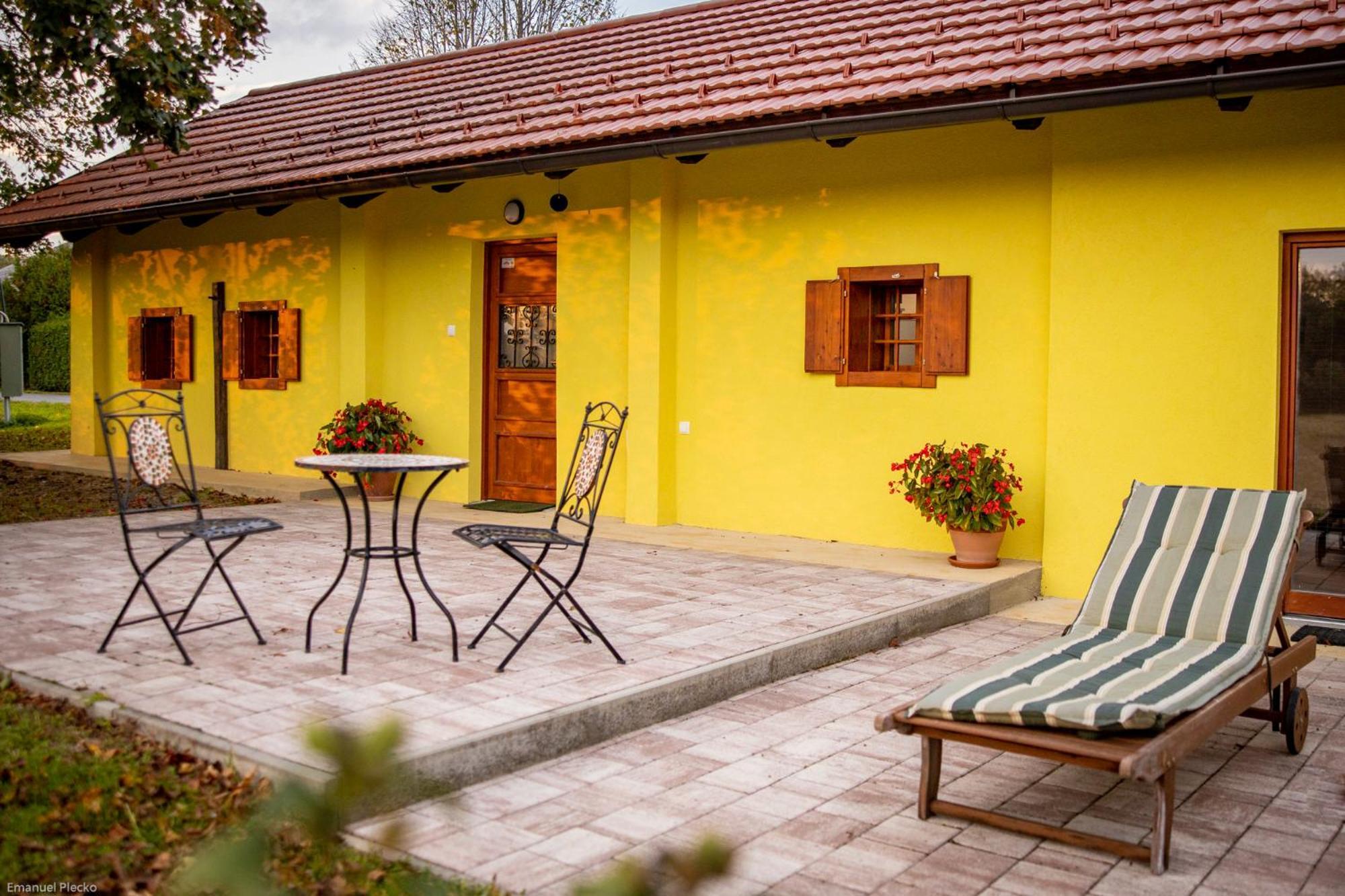 Hostel Strug Makole Екстериор снимка